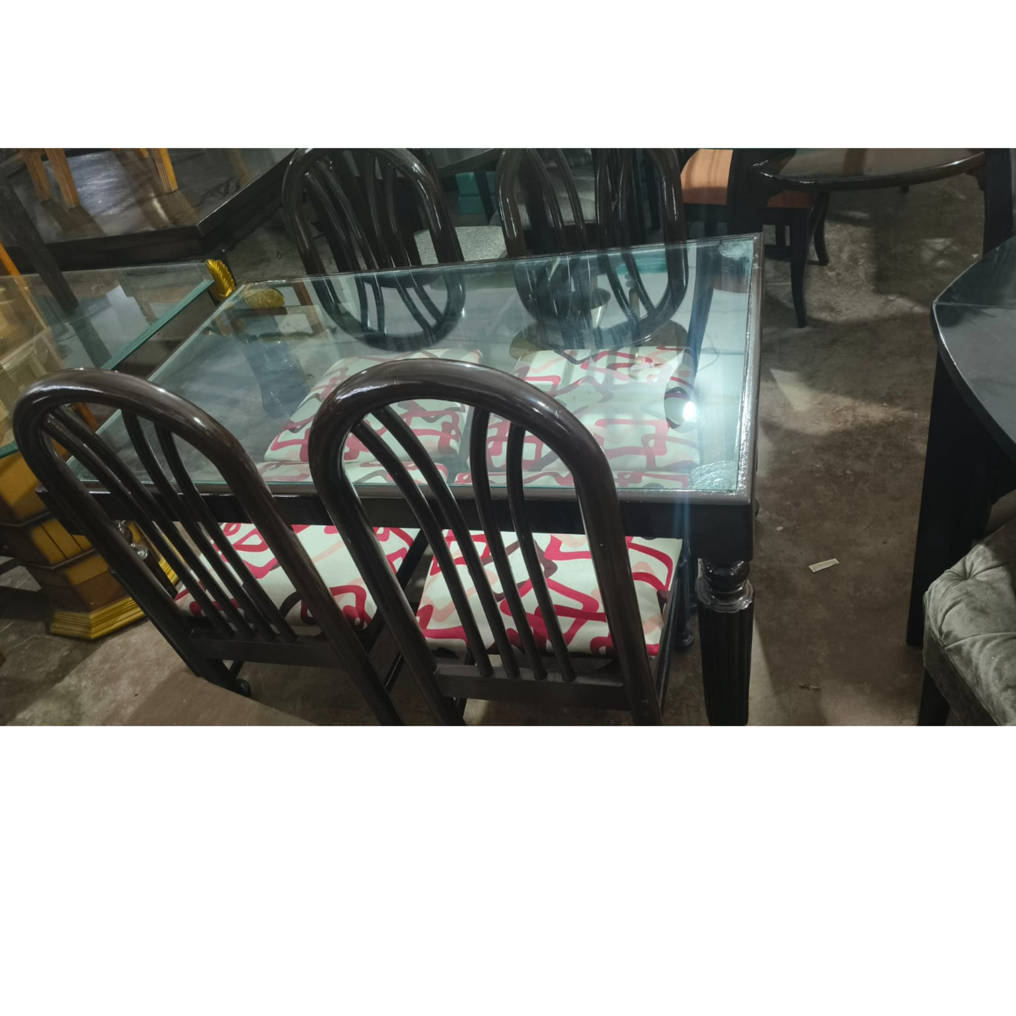 4 seater dining table with glass top ( Glass is scratch less) - Image 4