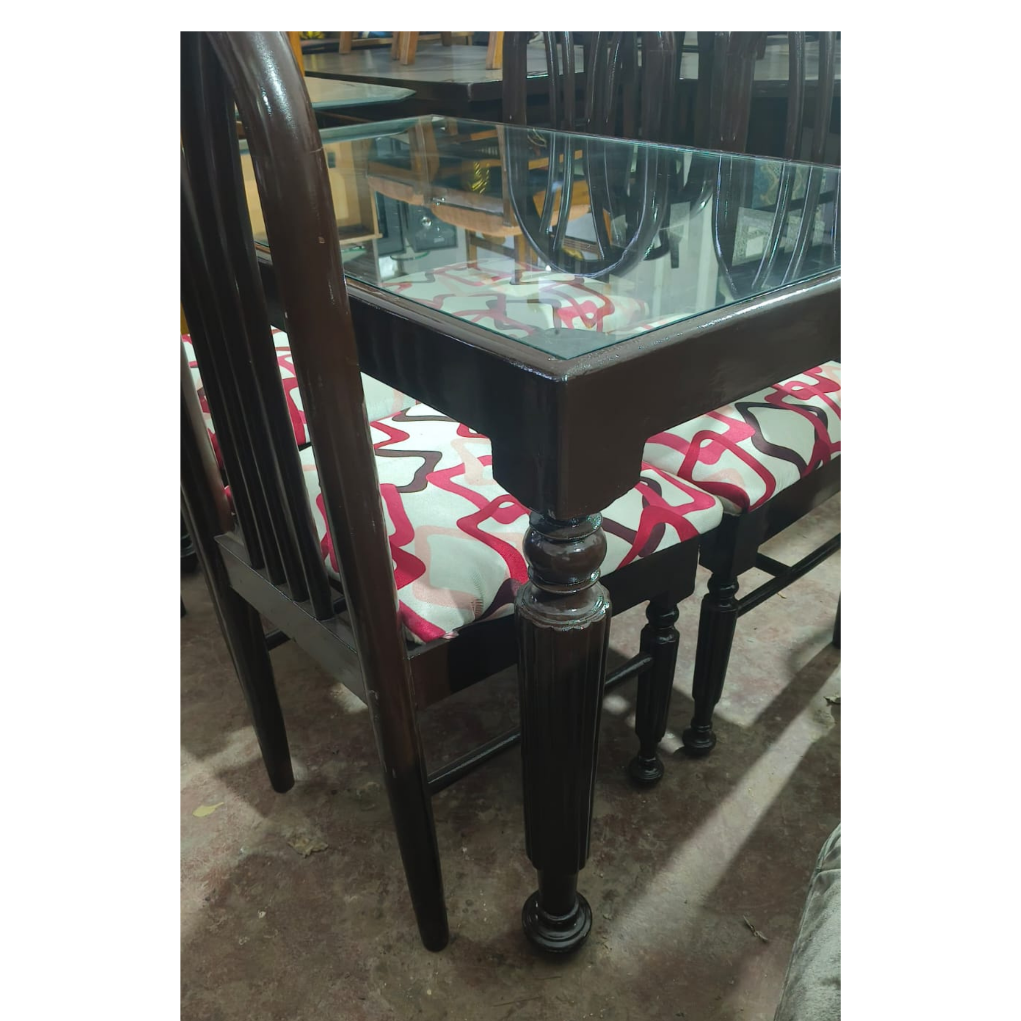 4 seater dining table with glass top ( Glass is scratch less) - Image 3
