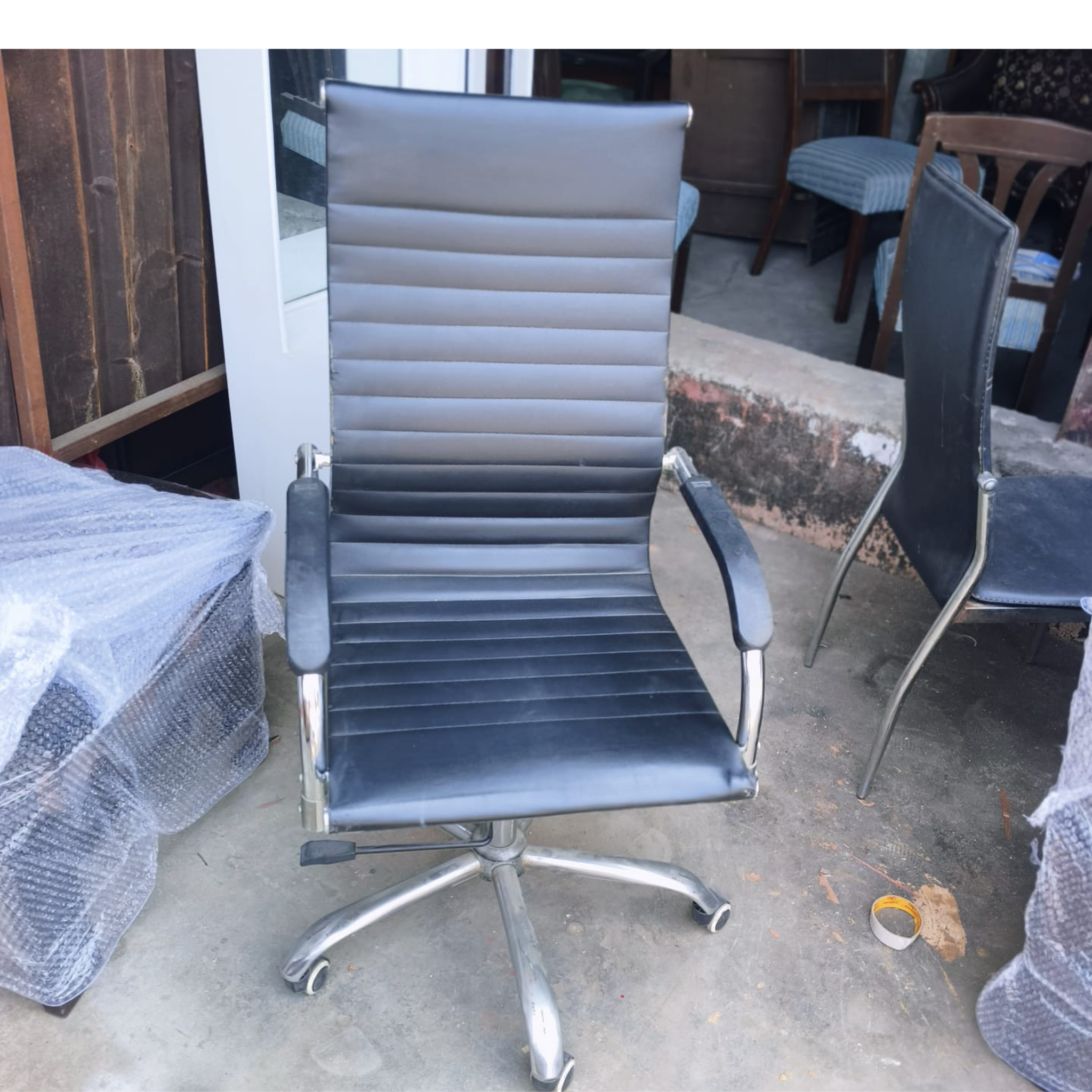 Metal base office chair for sale - Image 4