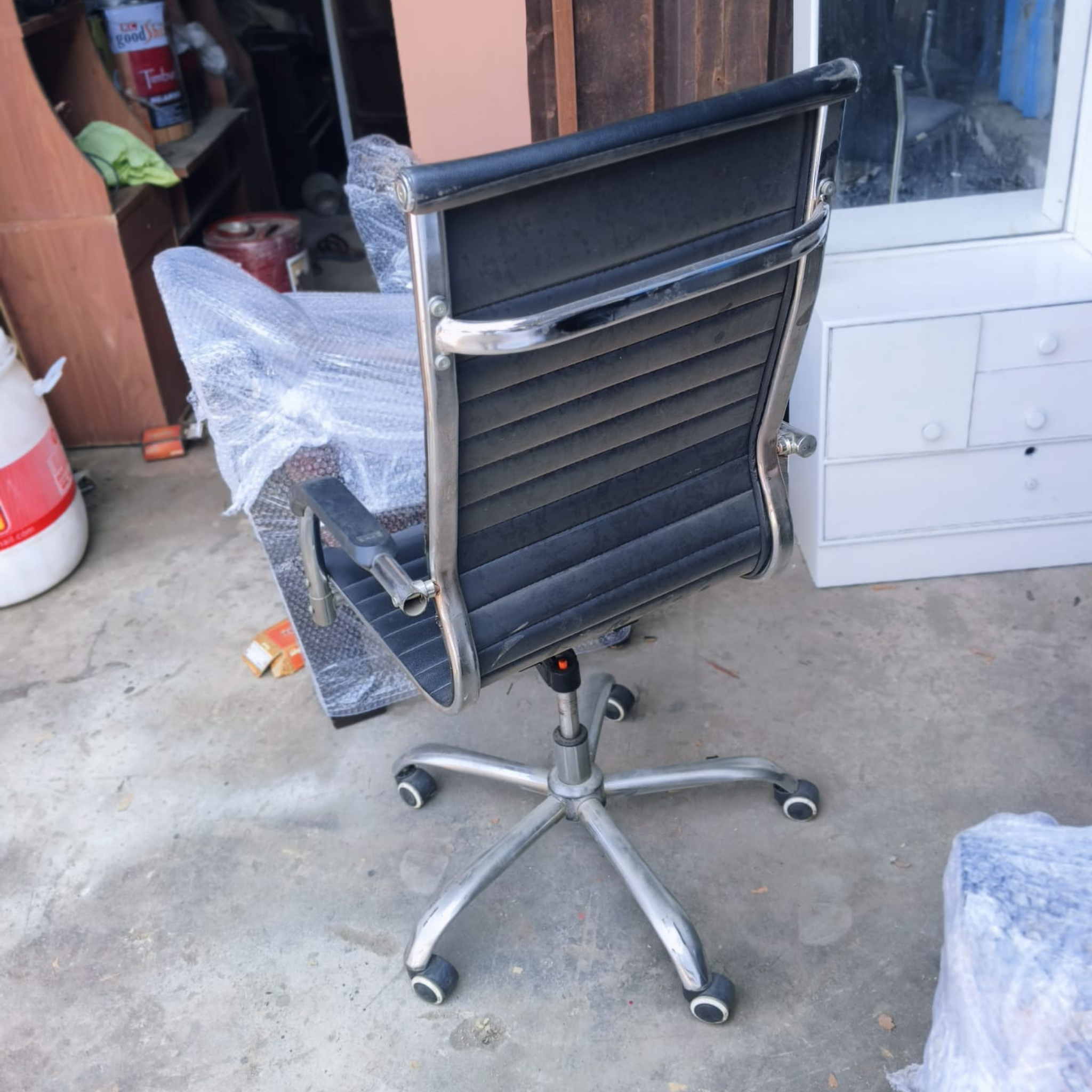 Metal base office chair for sale - Image 2