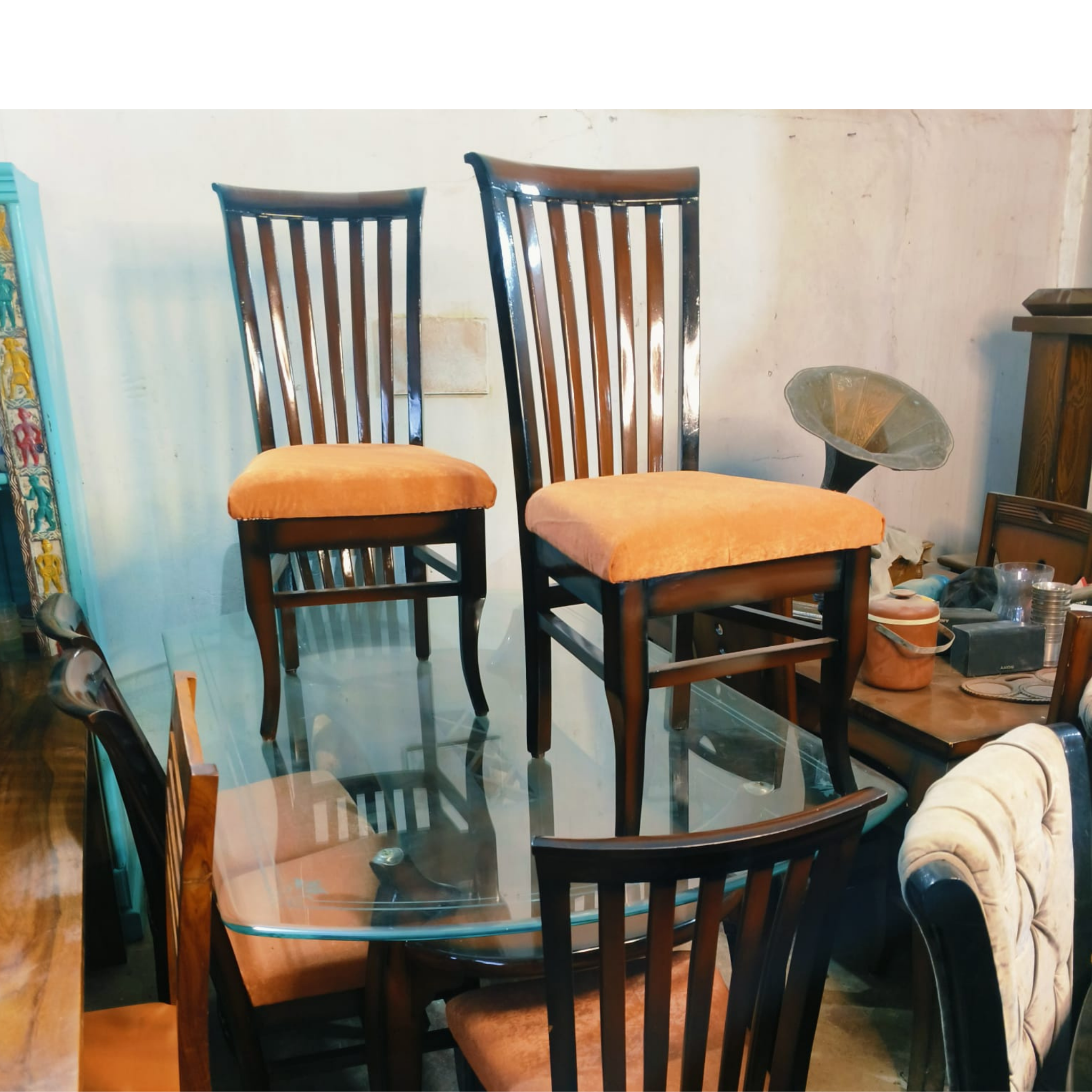 Table is slightly bigger than normal 6 seater dining table - Image 5