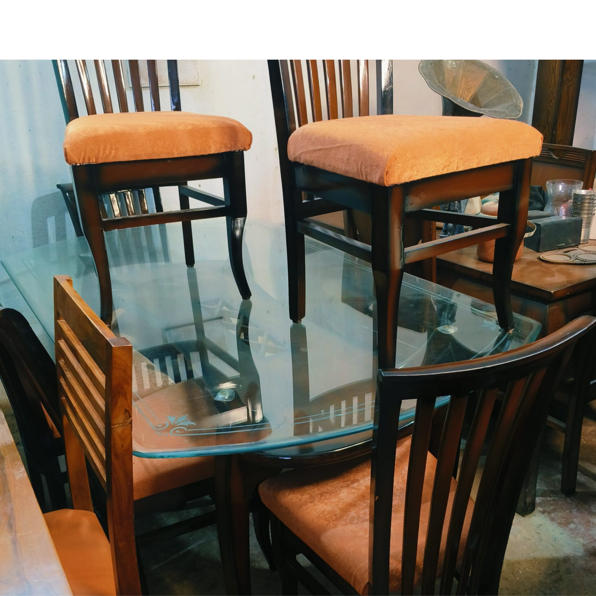 Table is slightly bigger than normal 6 seater dining table - Image 4