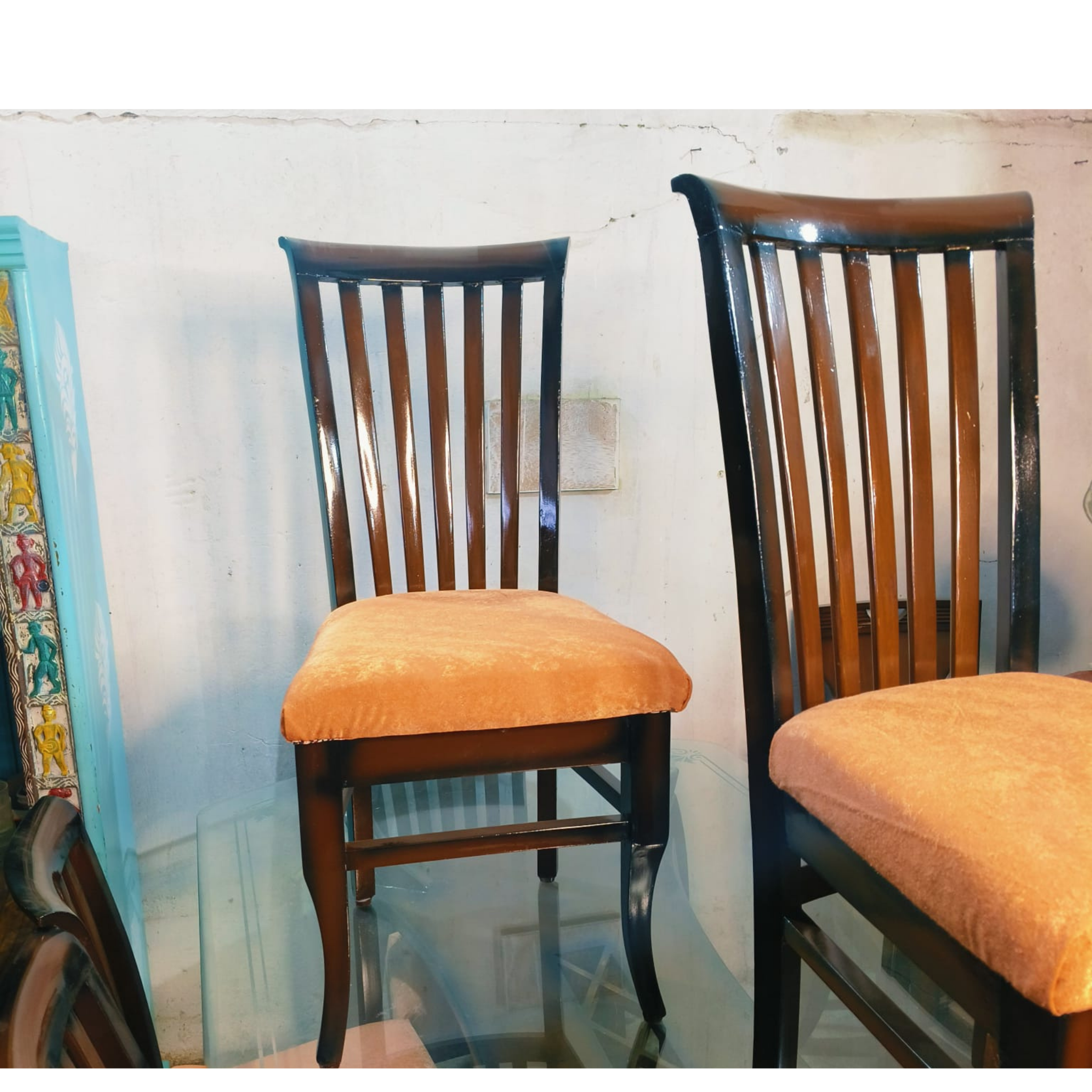 Table is slightly bigger than normal 6 seater dining table - Image 2