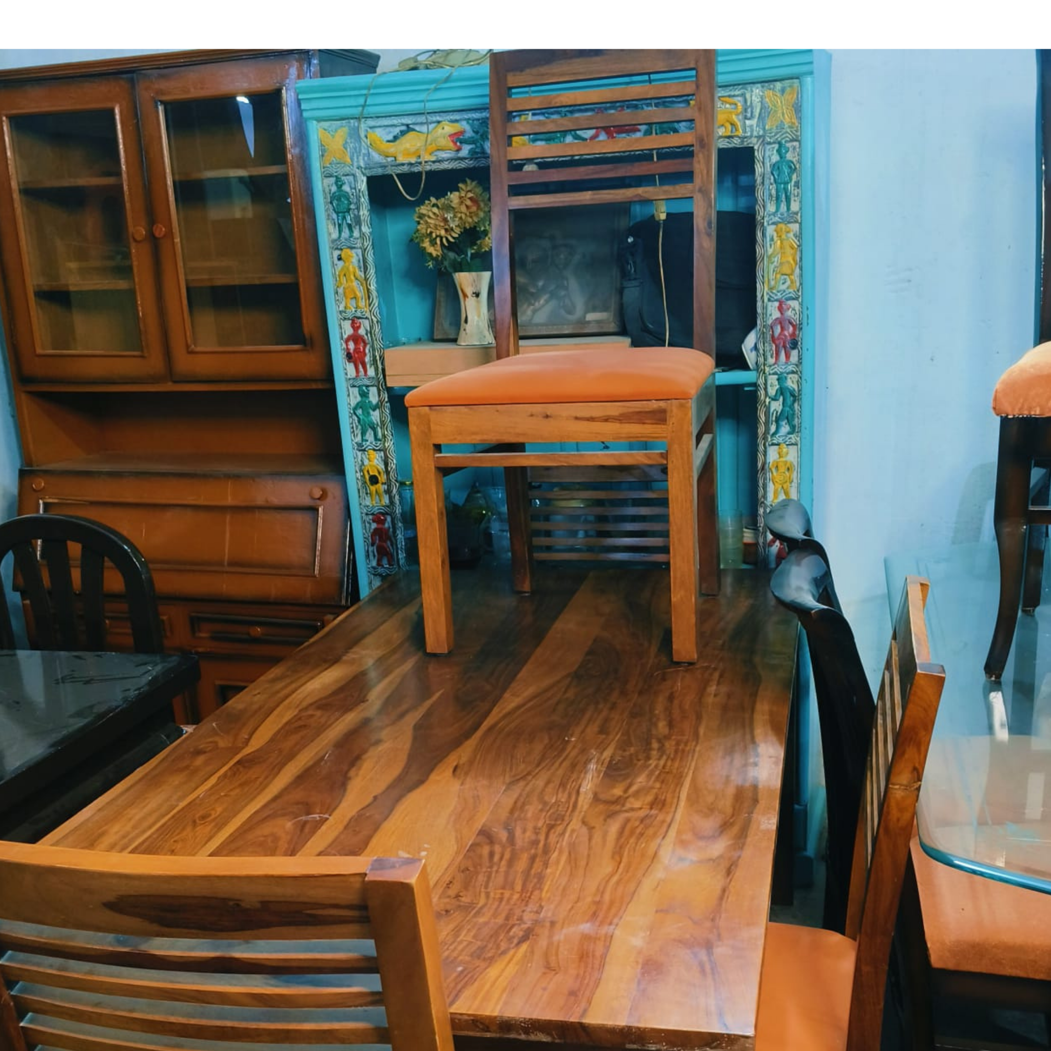 Sheesham wood dining table with natural finish - Image 4