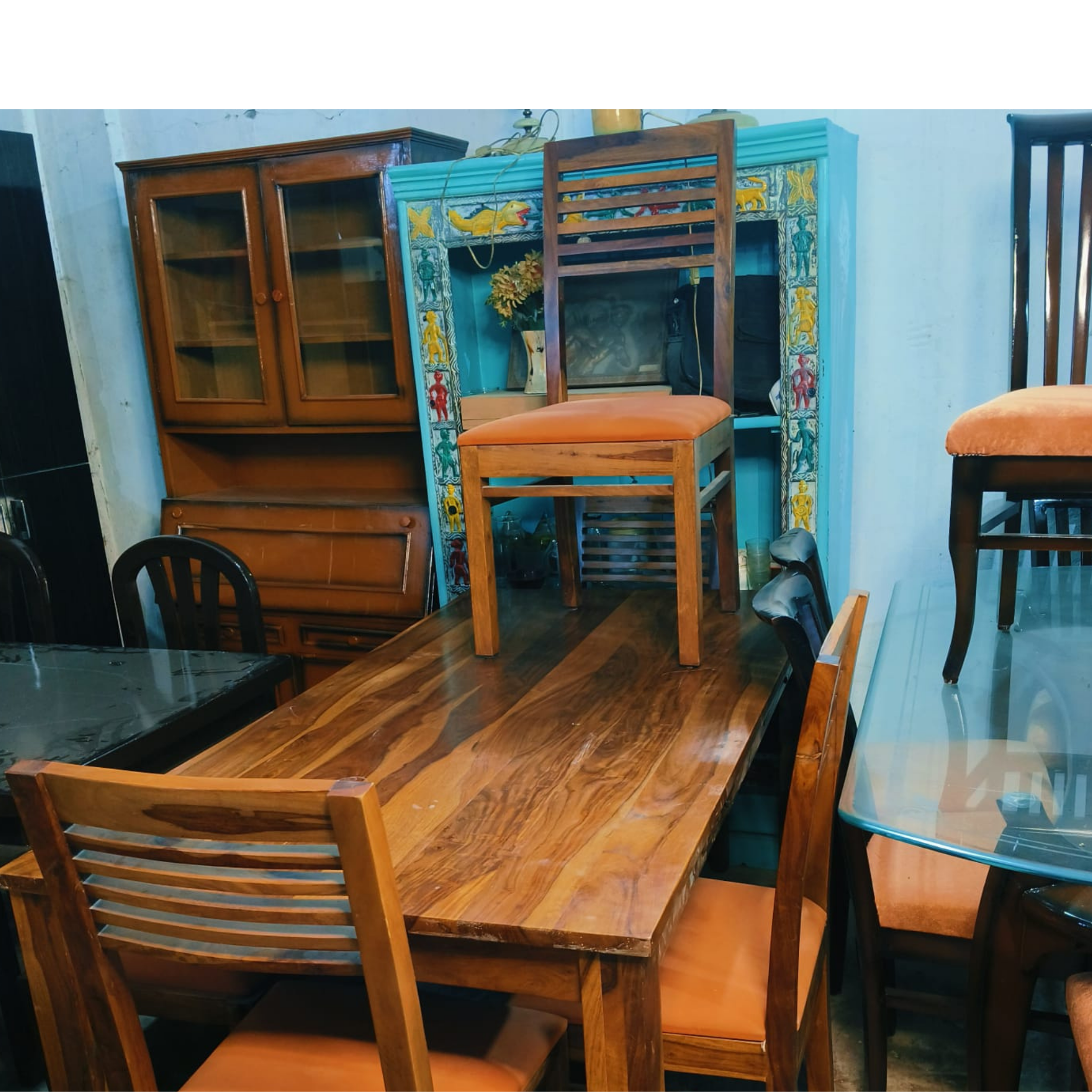 Sheesham wood dining table with natural finish - Image 3