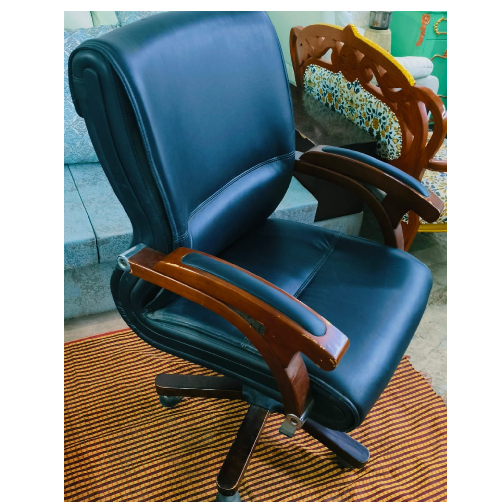 Premium segment chair with heavy wooden strong base - Image 2
