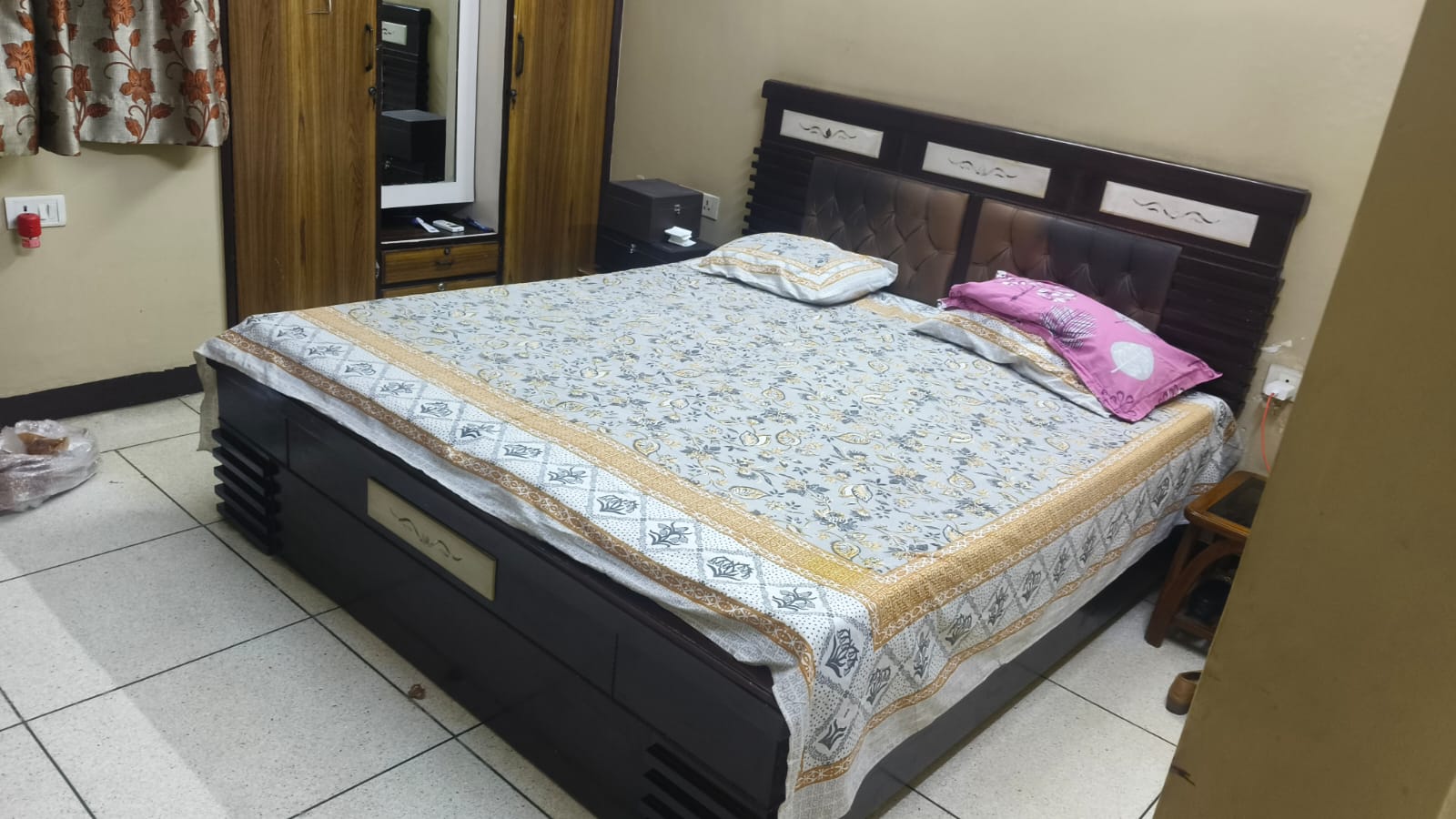 Double bed - Image 2