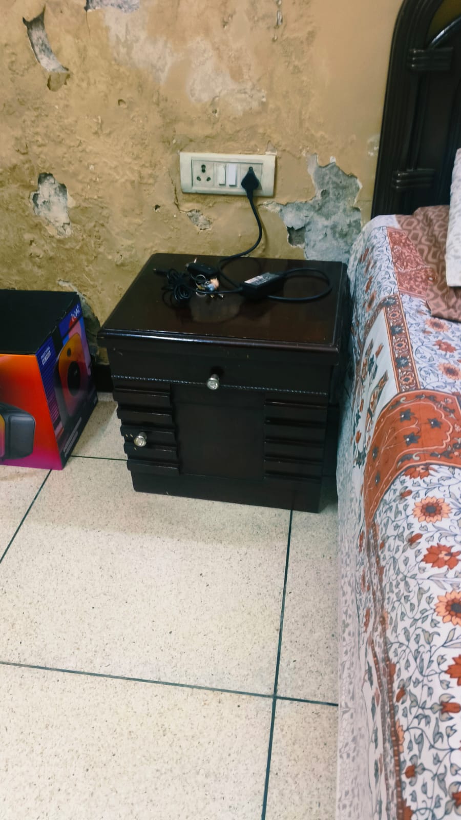 King size double bed - Image 3