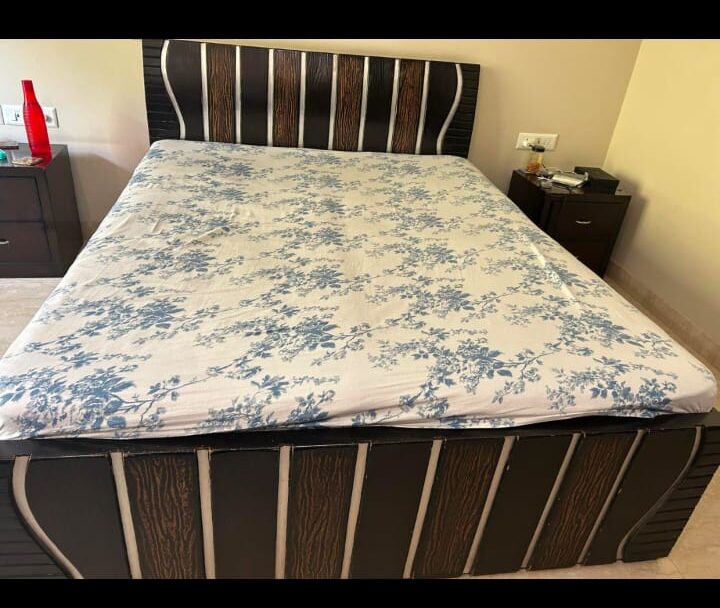 Queen size double bed - Image 2