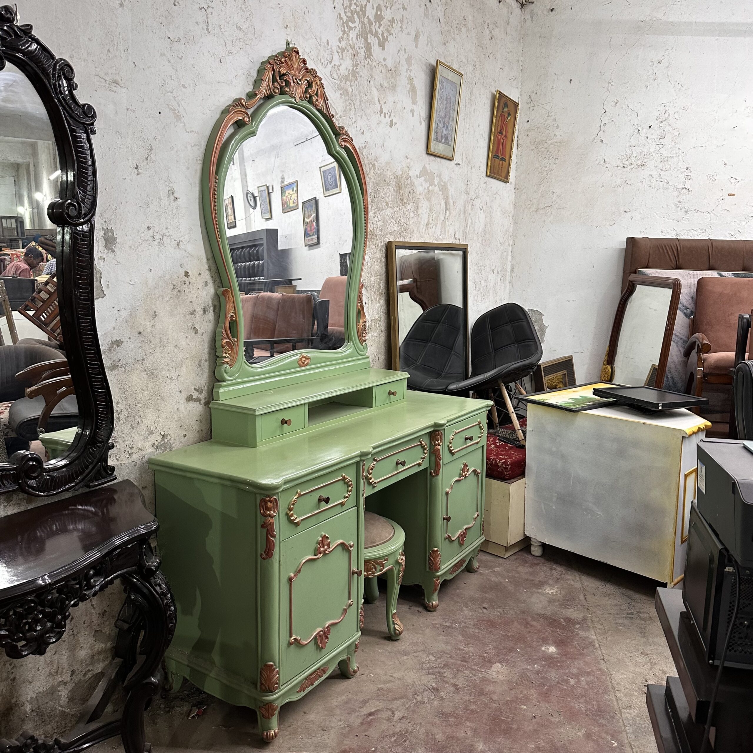 Solid wood dresser - Image 7
