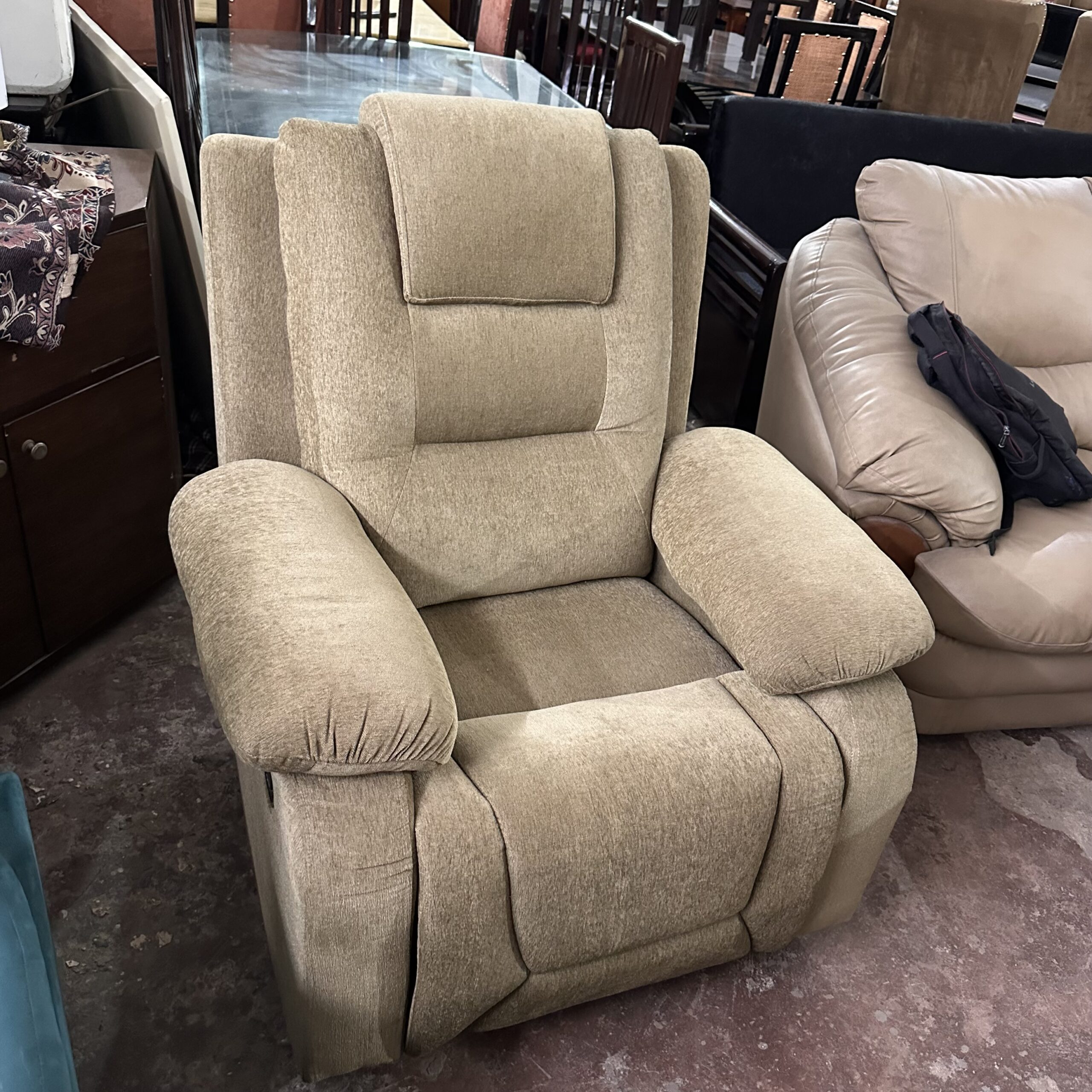 Recliner - Image 4